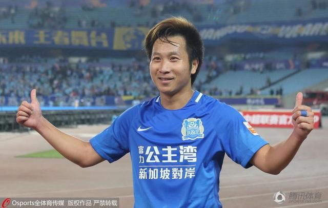 主演新剧《肯尼迪》聚焦著名政治家族 2 堪比时装周!