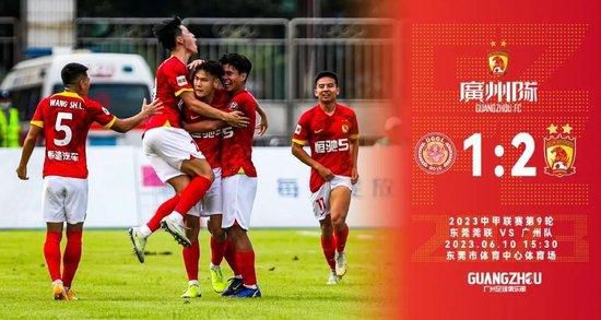 影片讲述了43岁的黄遇奇在一次意外中与18岁的自己互换了灵魂，他们试图携手改写命运，开启全新人生的故事。