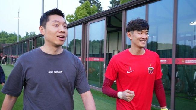 众人拾柴火焰高，但发声的人多了，如何协调团队和做决策就显得很重要。