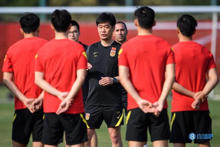 评委会主席朱塞佩·托纳多雷，评委会成员伊万·冯德、黄渤、萨纳西斯·卡拉萨诺斯、基兰·饶、杨荔钠、咏梅亮相，与媒体分享了评选标准。