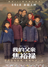 照片中两人正在进行一场十分危险的特技动作拍摄，塔图姆穿着单排滑轮，库妮丝被塔图姆背 《星图》戛纳发布会 朱丽安·摩尔优雅米娅清新 2014-05-20 当地时间5月19日，第67届戛纳电影节，电影《星图》发布，主创齐现身。
